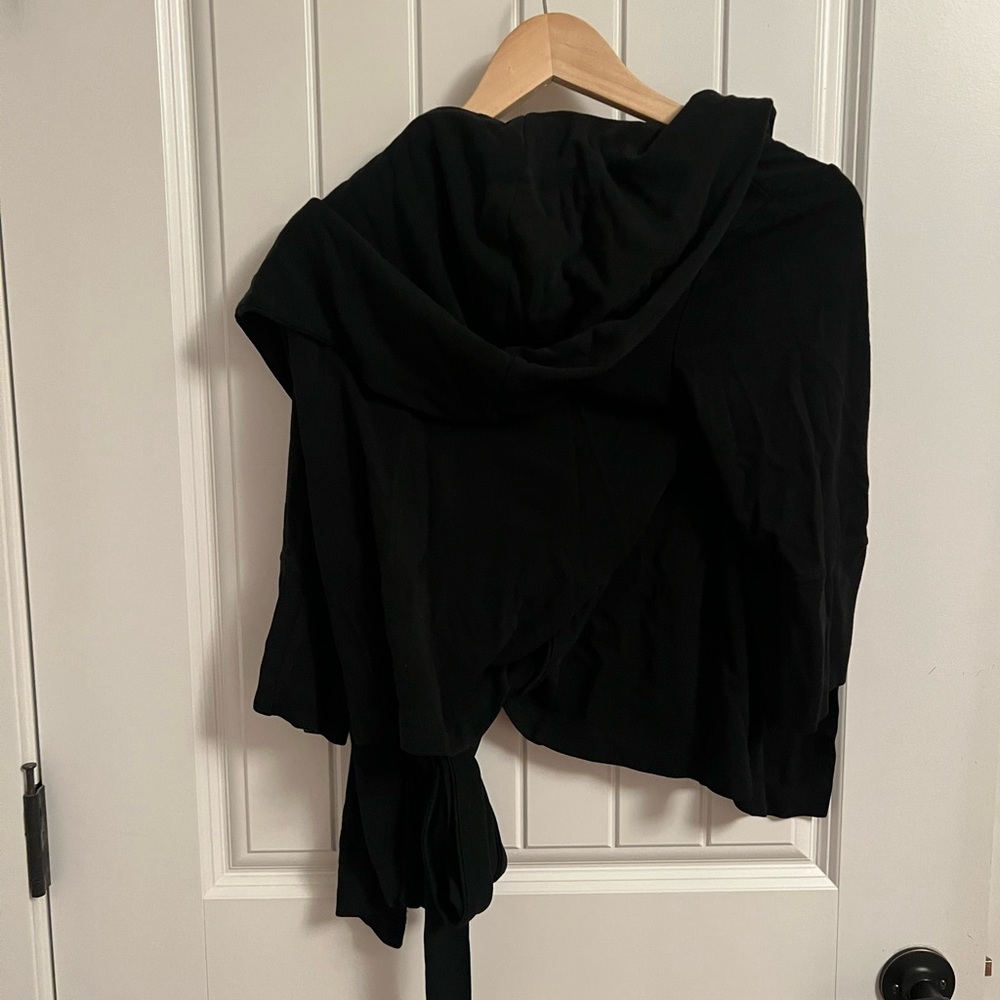 Medium size black sweater with belt